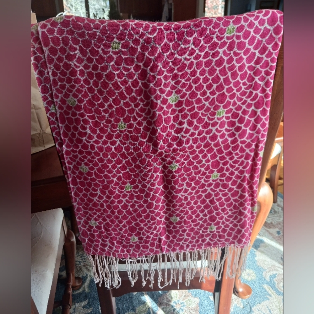Lilly Pulitzer Murfee scarf "Grand Scale" Hotty Pink silk/cashmere EUC